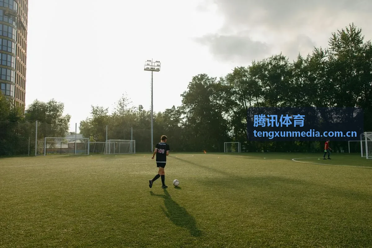 腾讯体育欧冠决赛封面 - 欧洲冠军联赛巅峰之夜